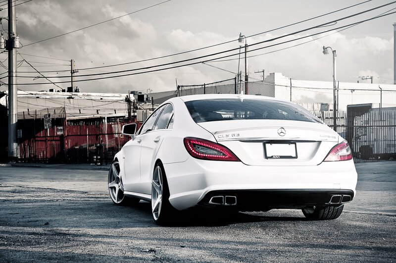 white mercedes-benz cl55 amg
