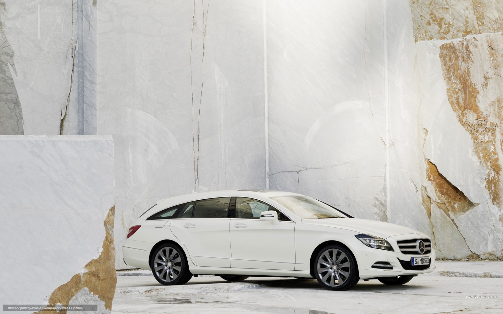 White Mercedes-Benz CLS Shooting Brake