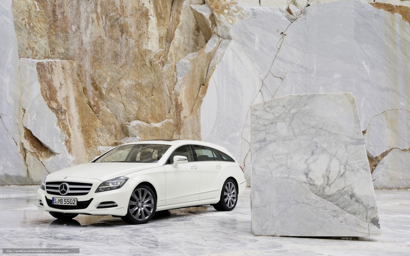 White Mercedes-Benz CLS Shooting Brake