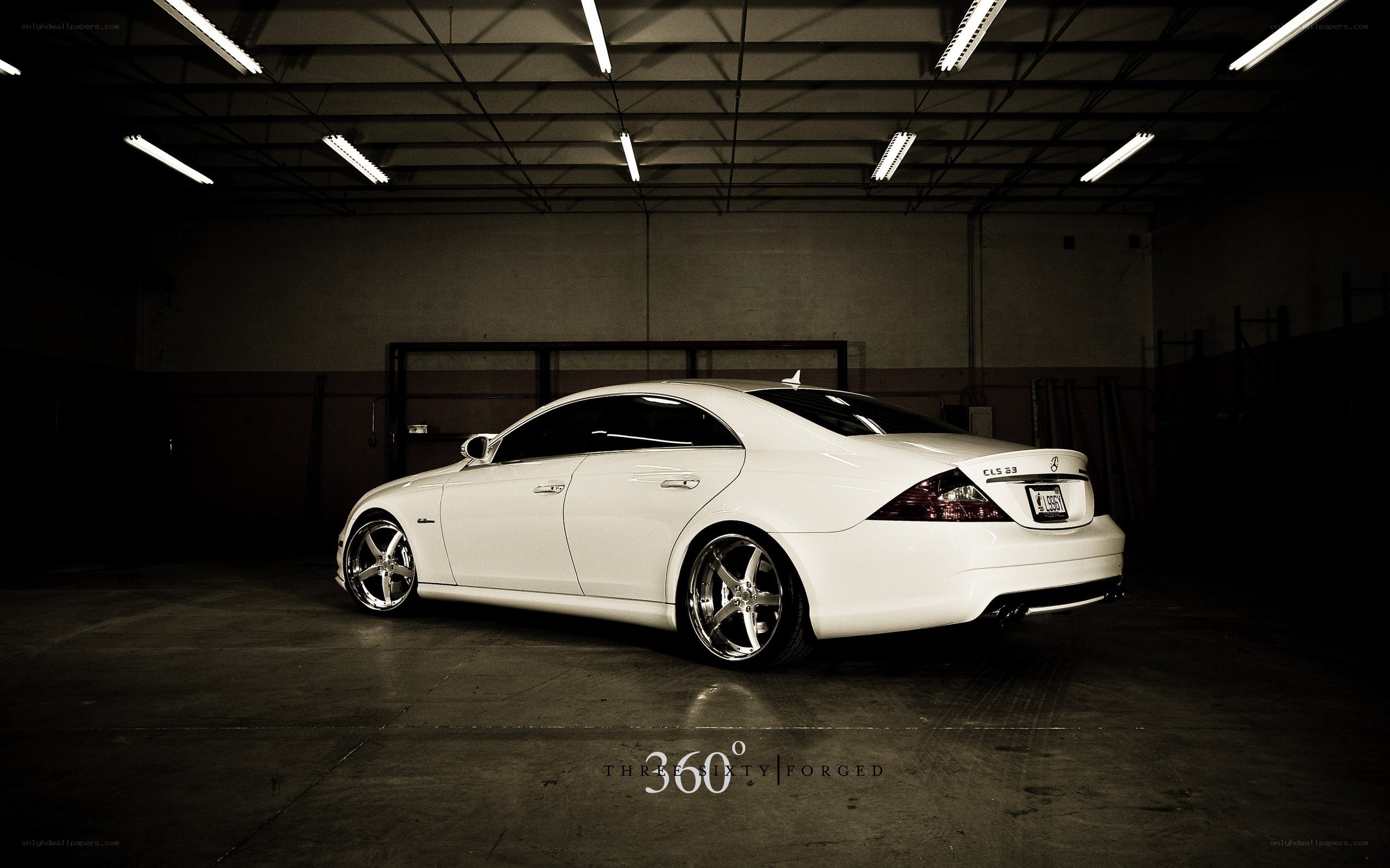 White Mercedes-Benz CLS350