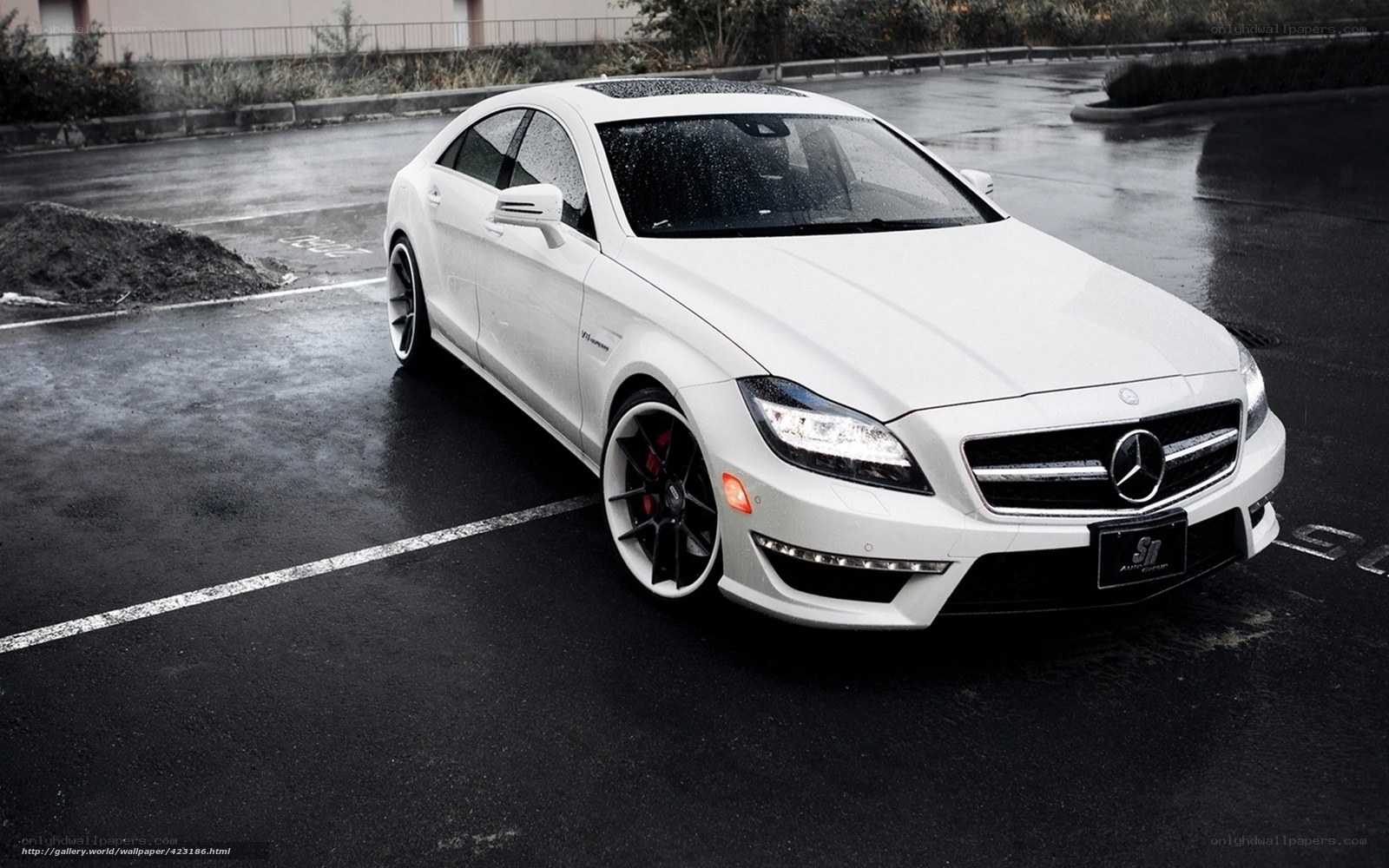 white mercedes-benz cls63 amg