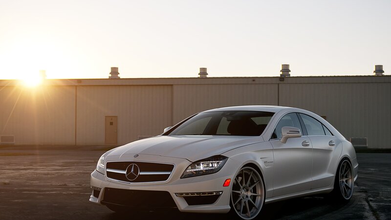 white mercedes-benz cls63 amg