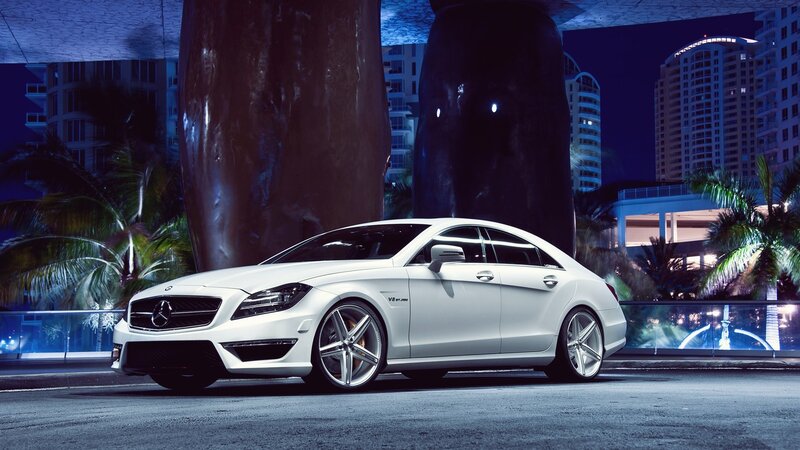 White Mercedes-Benz CLS63 AMG