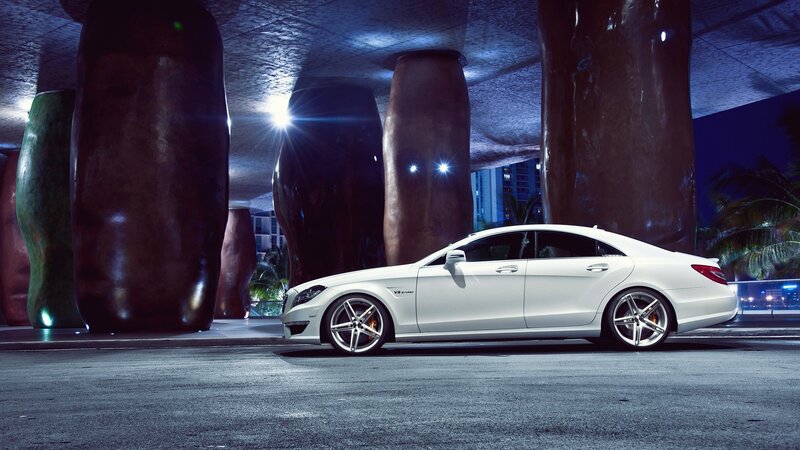White Mercedes-Benz CLS63 AMG