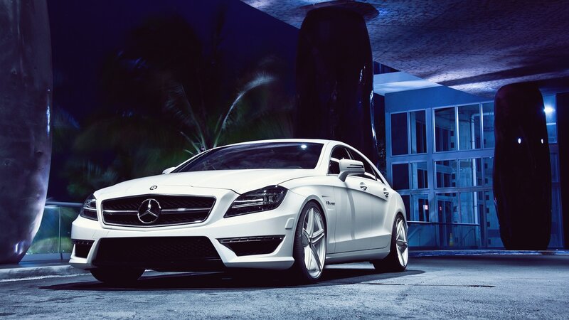 White Mercedes-Benz CLS63 AMG
