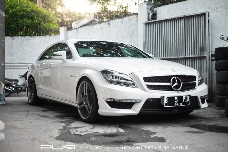 White Mercedes-Benz CLS63 AMG