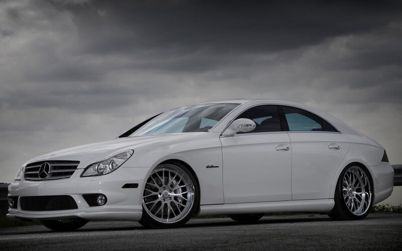 White Mercedes-Benz CLS63 AMG