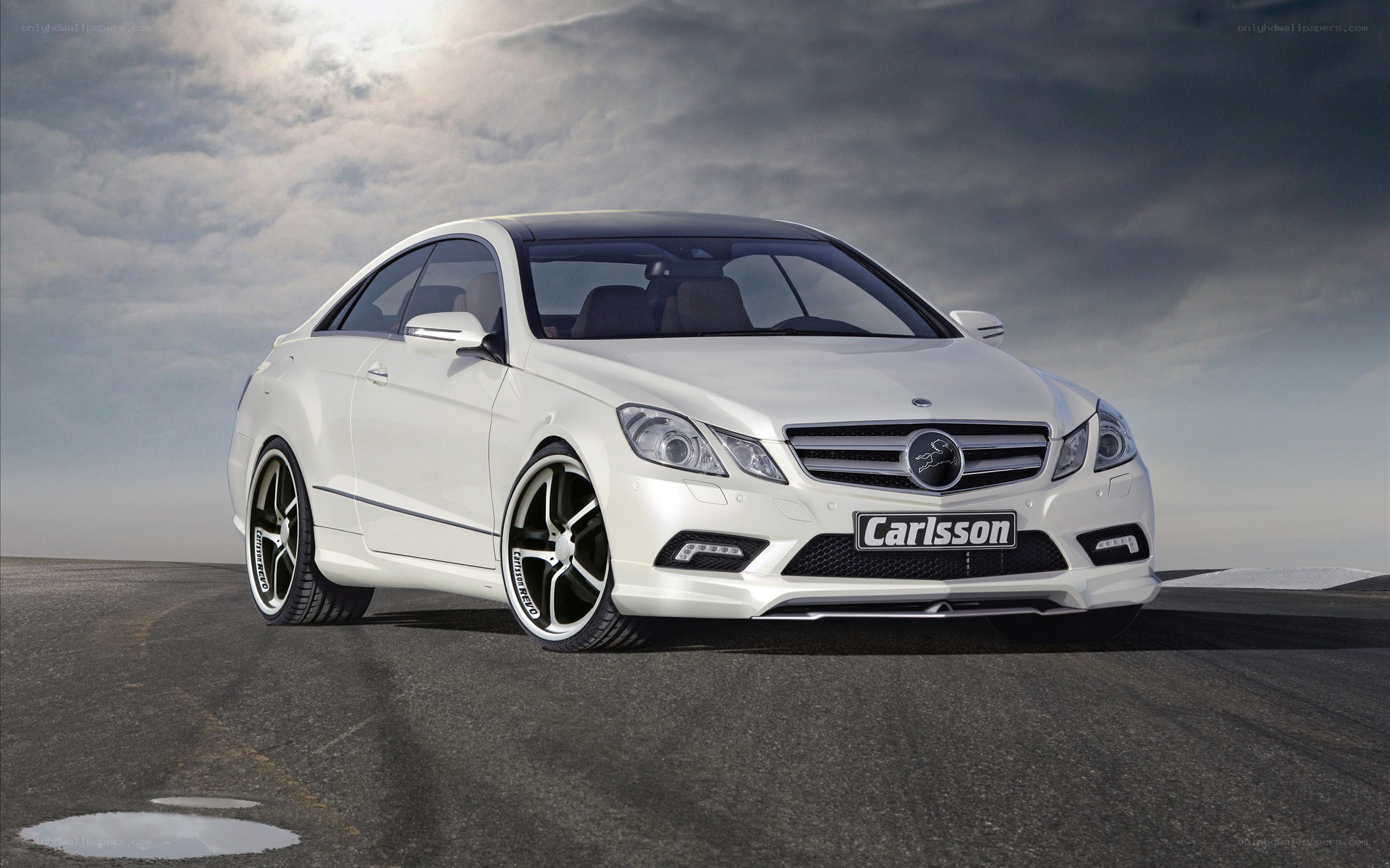 White Mercedes-Benz E-Class Coupe