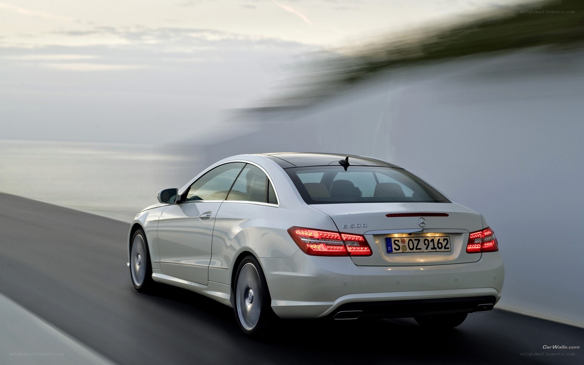 White Mercedes-Benz E-Class Coupe