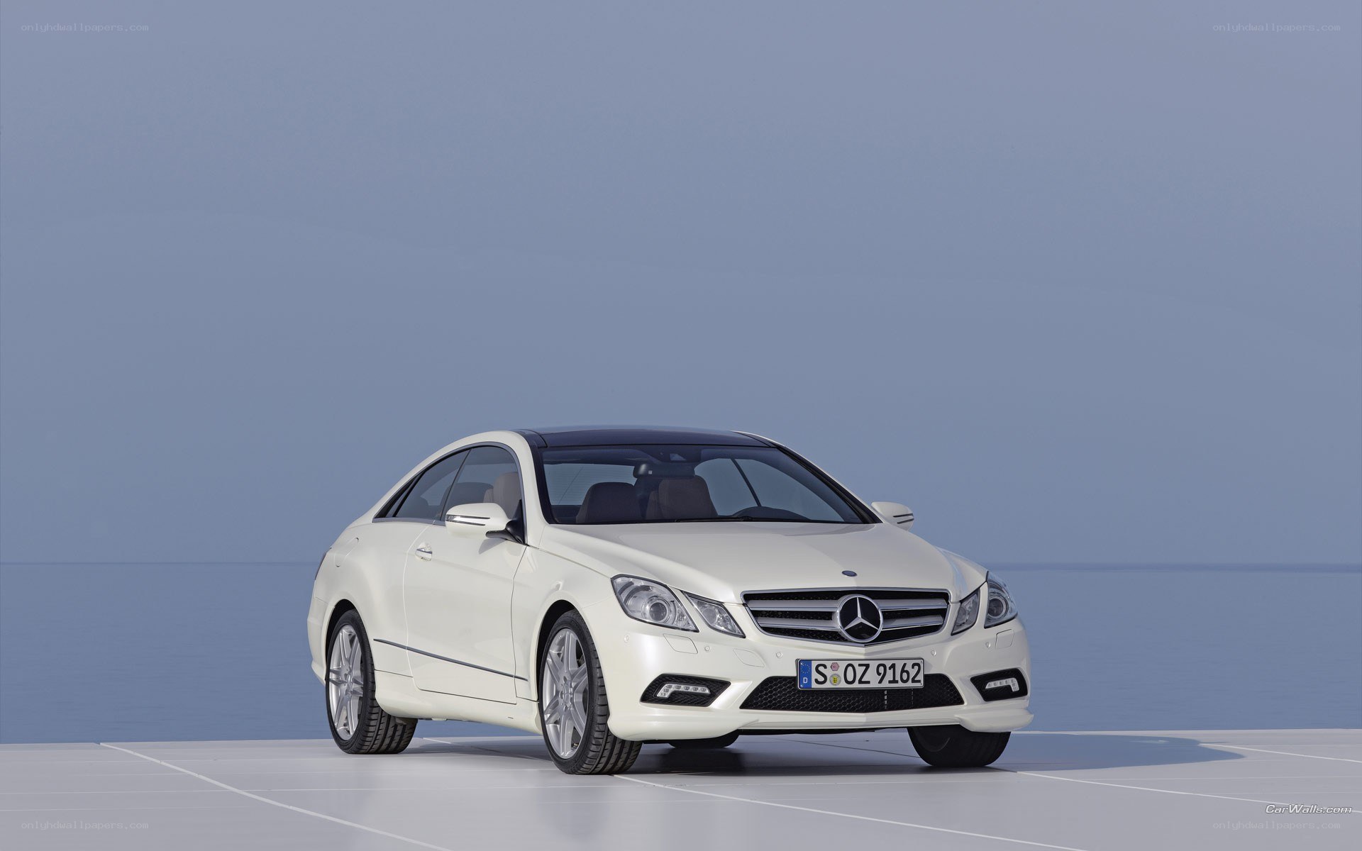 White Mercedes-Benz E-Class Coupe