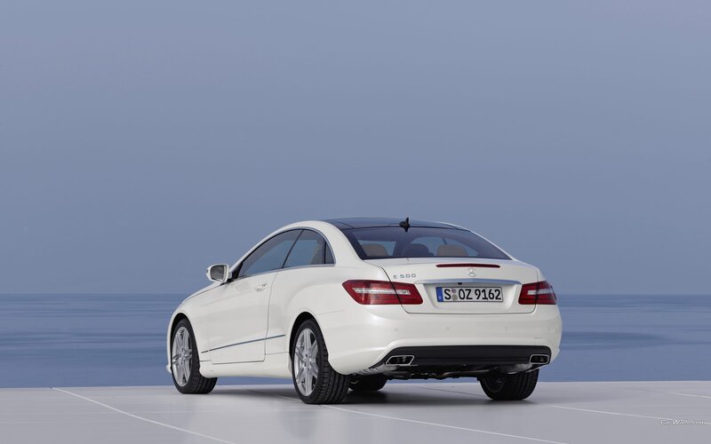 white mercedes-benz e500 coupe
