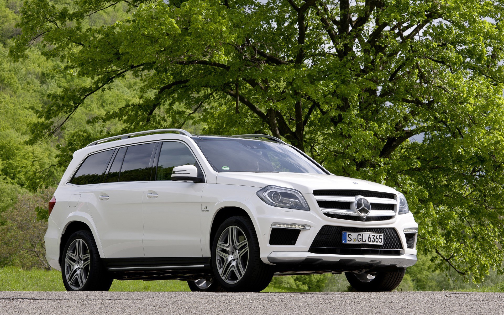 White Mercedes-Benz GL-Class SUV