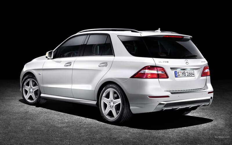 white mercedes-benz ml350