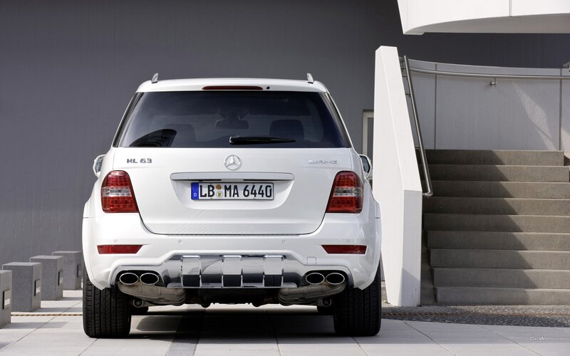 white mercedes-benz ml63 amg