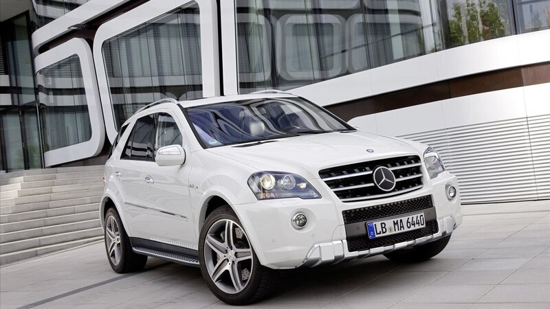 White Mercedes-Benz ML63 AMG
