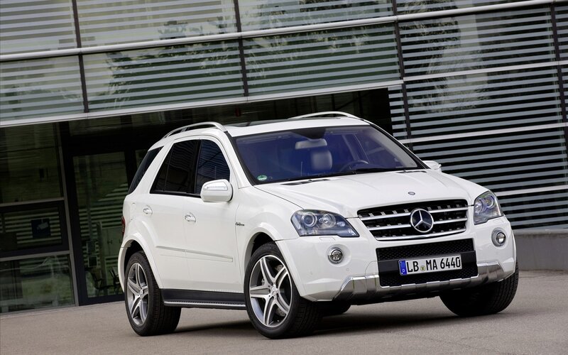 White Mercedes-Benz ML63 AMG