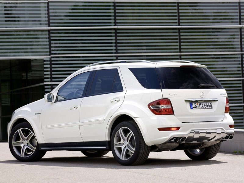 White Mercedes-Benz ML63 AMG — Neutral