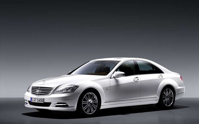 White Mercedes-benz S-class — Dramatic, Photograph, Car, Wheel