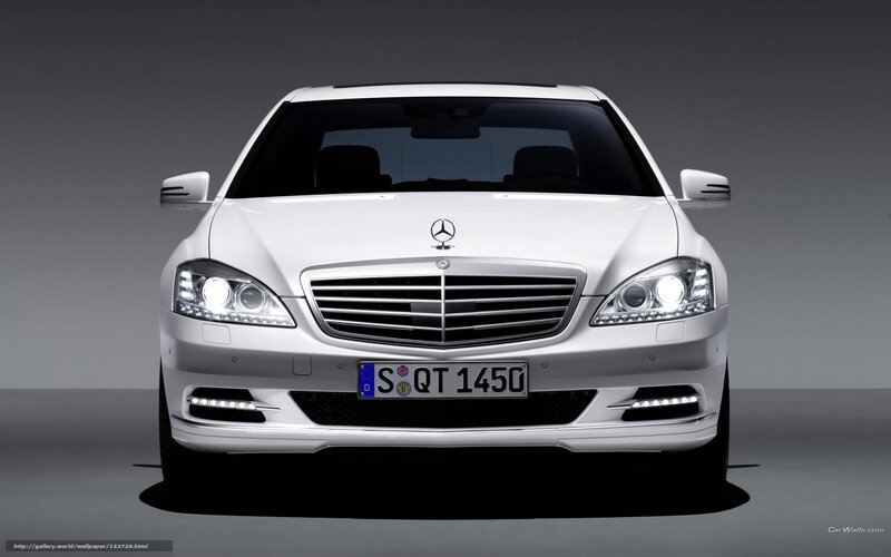 White Mercedes-benz S-class — Dramatic