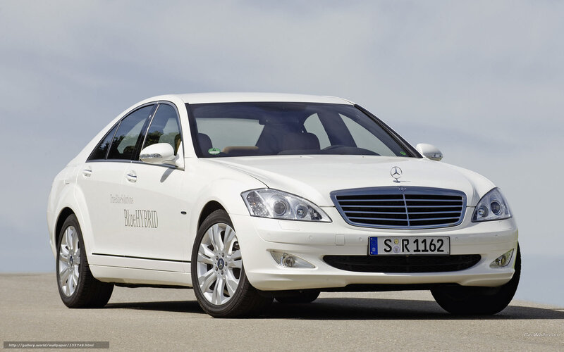 White Mercedes-Benz S-Class — Neutral