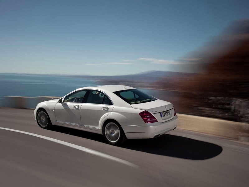 White Mercedes-Benz S400 driving