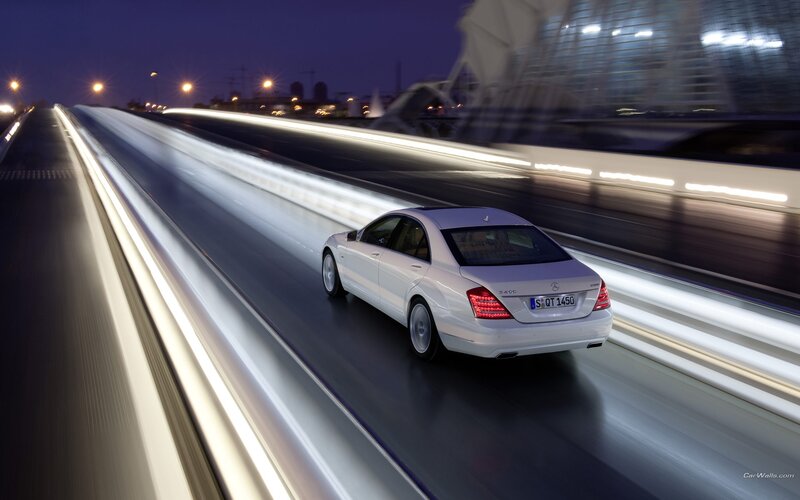 White Mercedes-Benz S400 driving at night