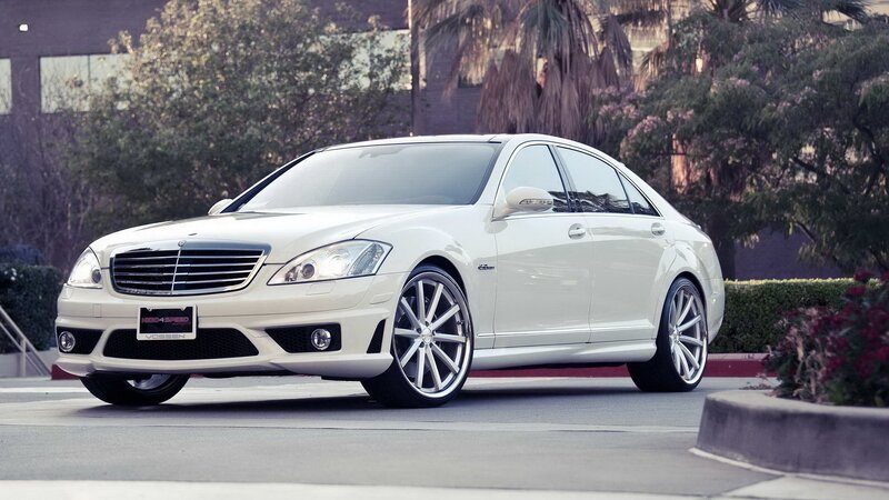 white mercedes-benz s63 amg