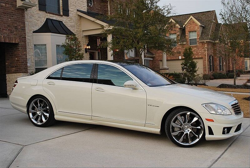 White Mercedes-Benz S63 AMG