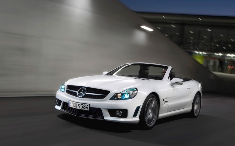 White Mercedes-Benz SLK in motion