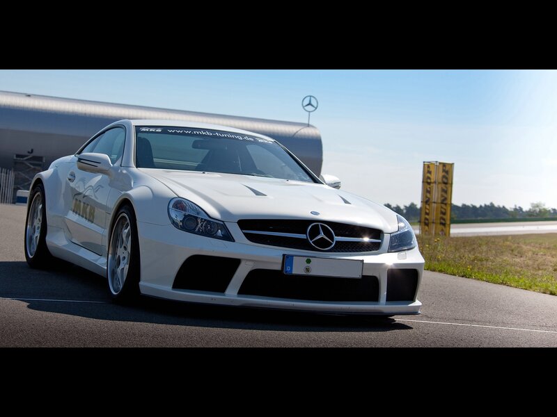 White Mercedes-benz Slr