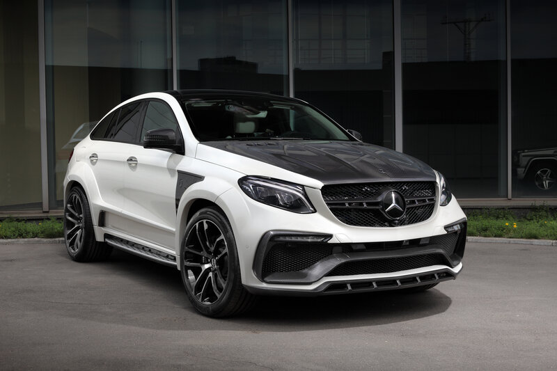 White Mercedes-benz Suv — Dramatic, Photograph, Car, Building