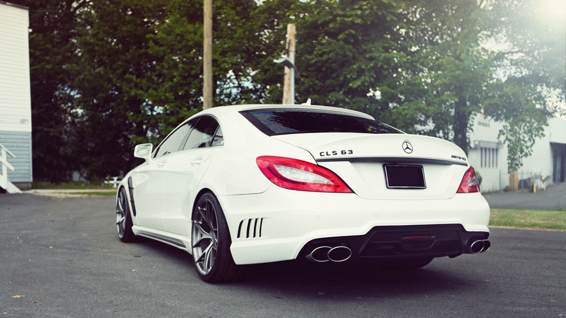 white mercedes cls63 amg