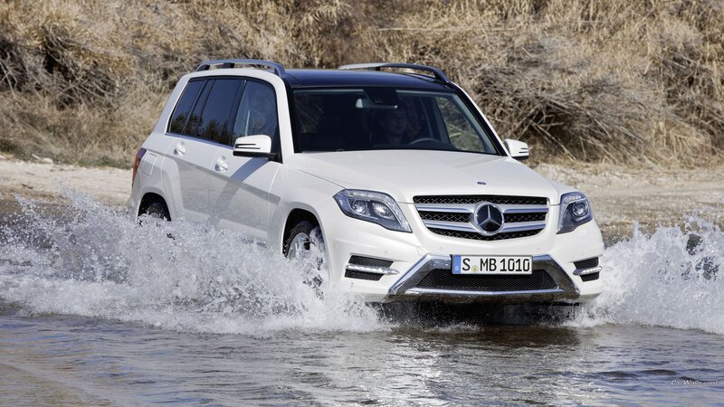 White Mercedes Suv — Dynamic, Afternoon