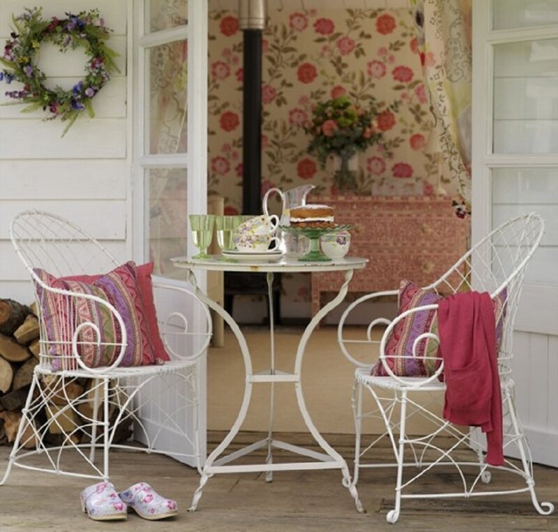 White Metal Patio Furniture