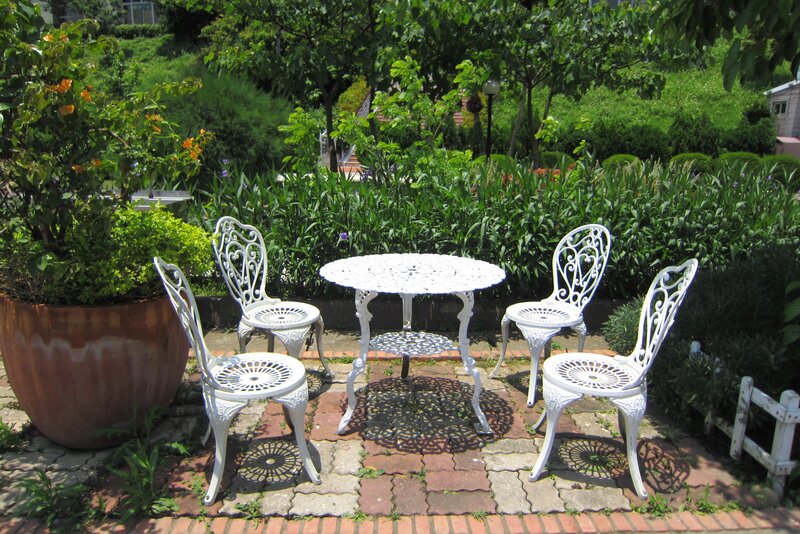White Metal Patio Set