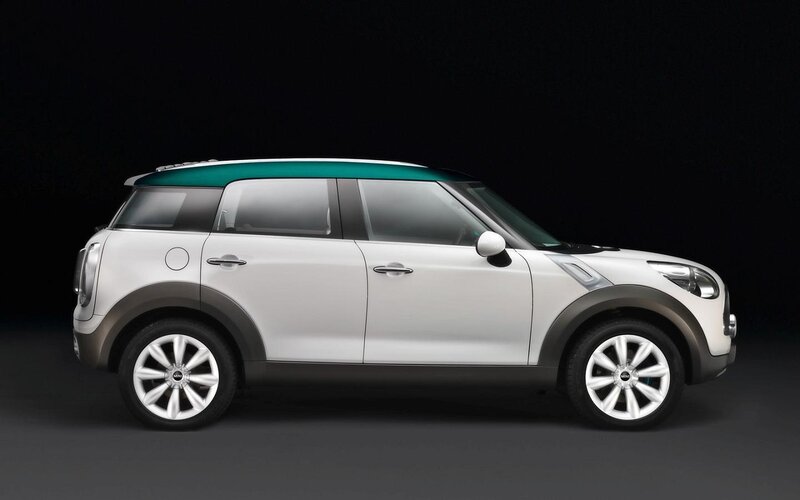 White Mini Cooper Suv — Dramatic