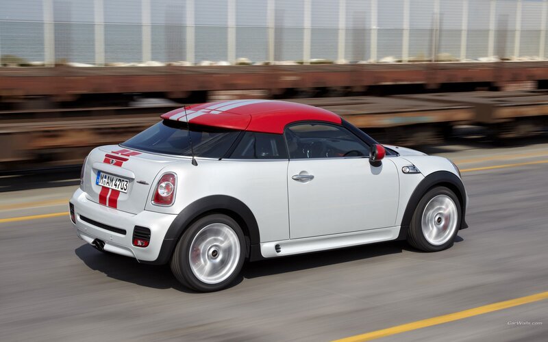 white mini cooper with red roof