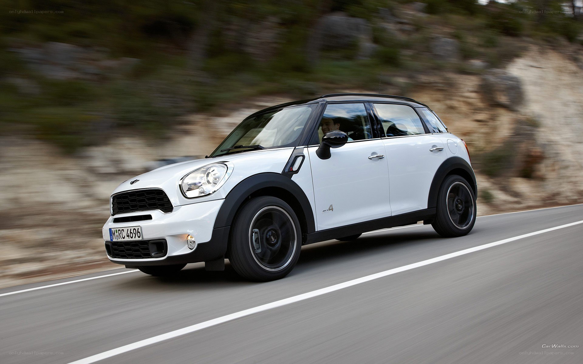 white mini countryman driving