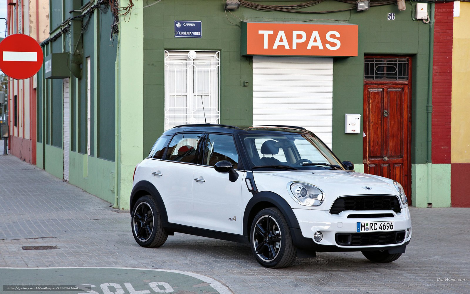 White MINI Countryman on a city street