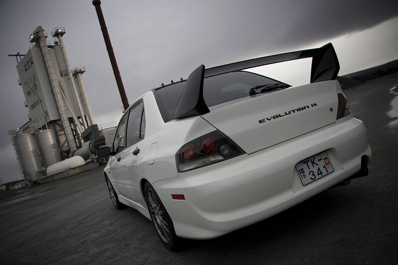 White Mitsubishi Evolution IX