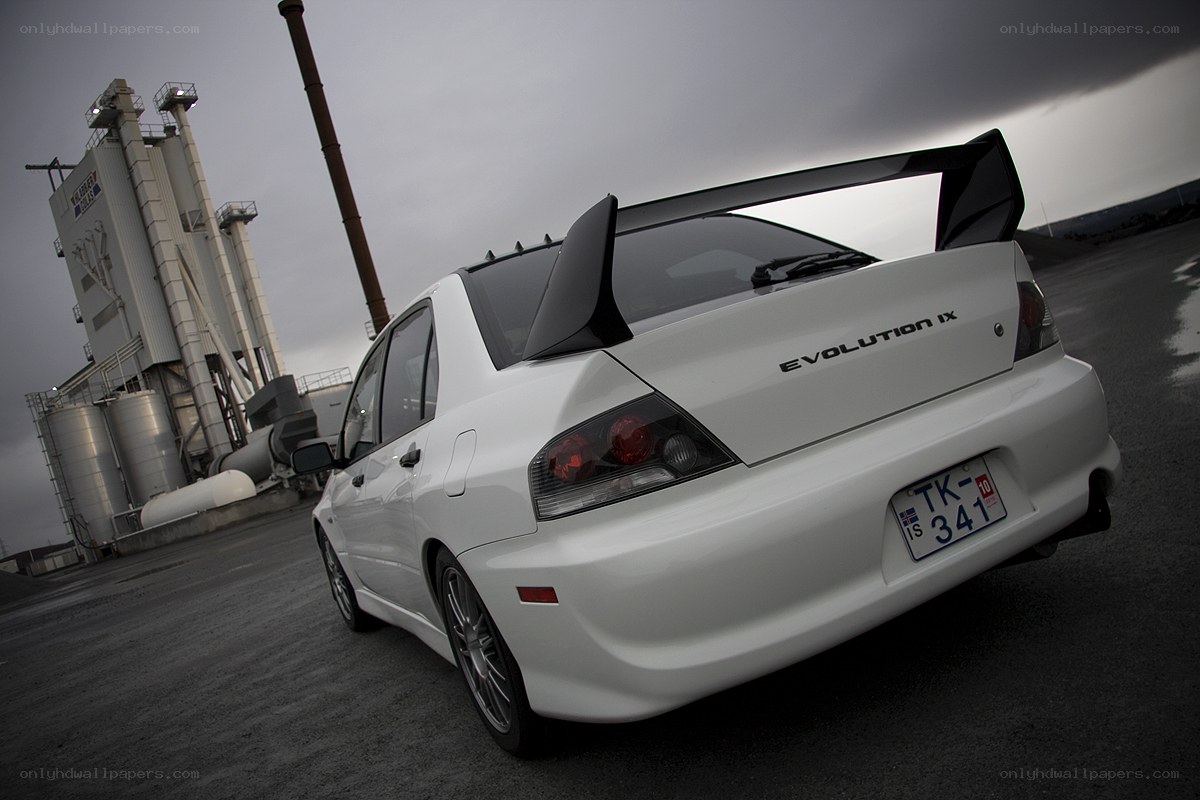 White Mitsubishi Evolution IX
