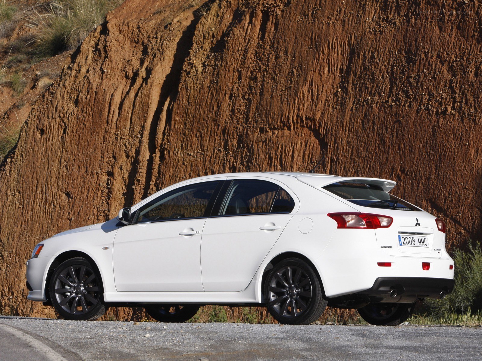 white mitsubishi lancer
