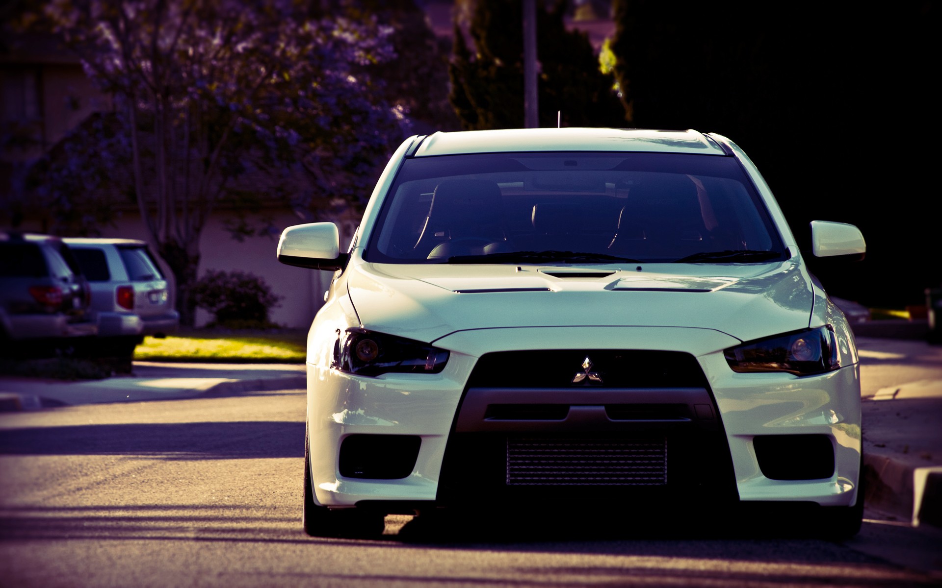 white mitsubishi lancer