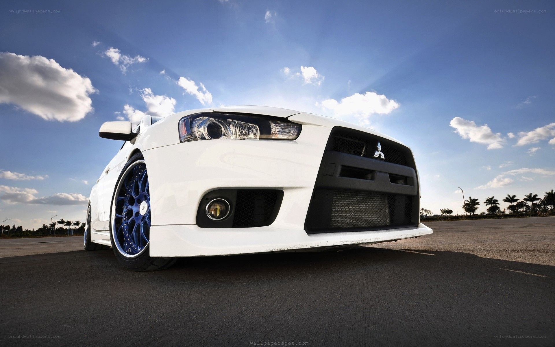white mitsubishi lancer evo