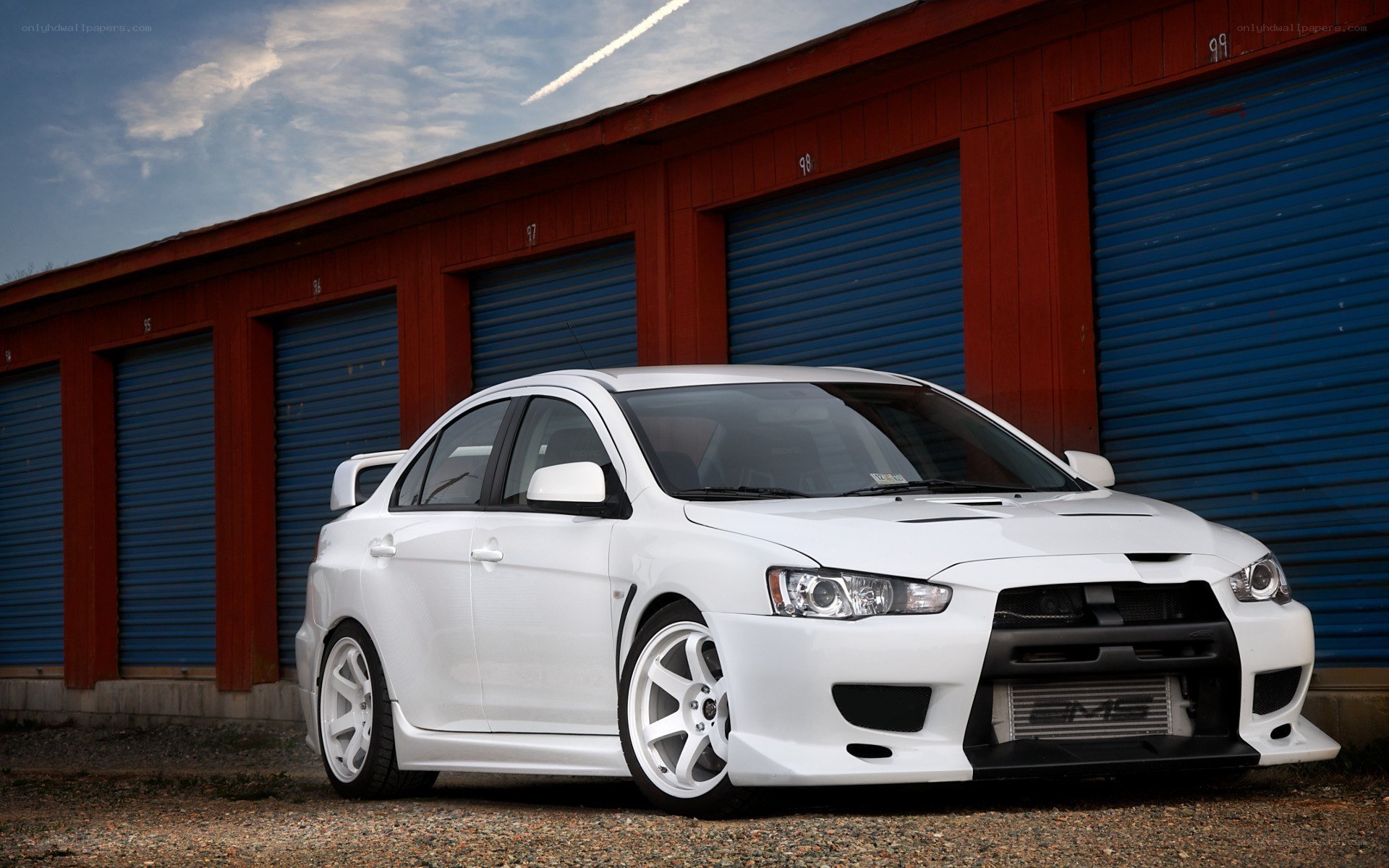 white mitsubishi lancer evolution
