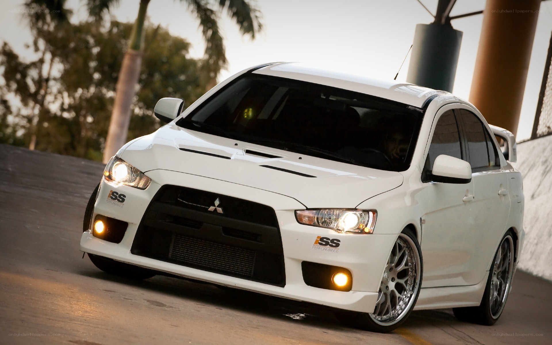white mitsubishi lancer evolution
