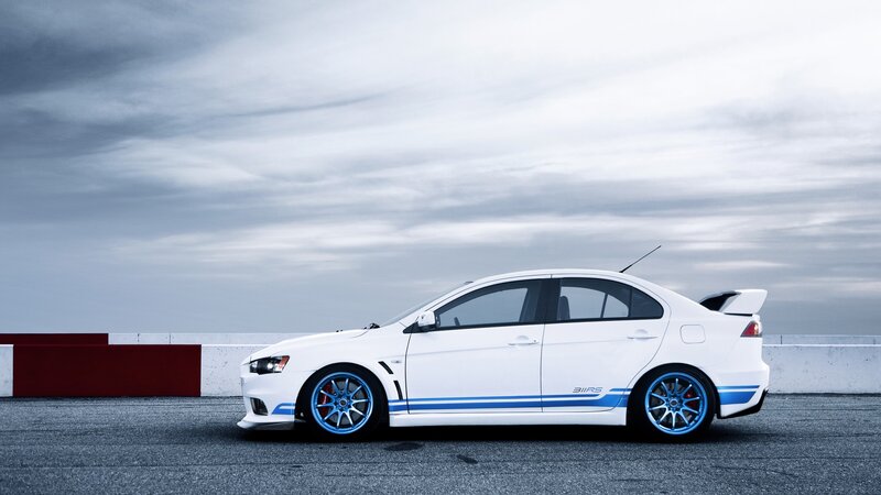 white mitsubishi lancer evolution