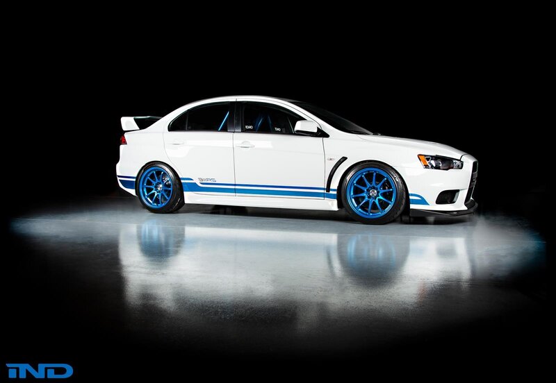 white mitsubishi lancer evolution