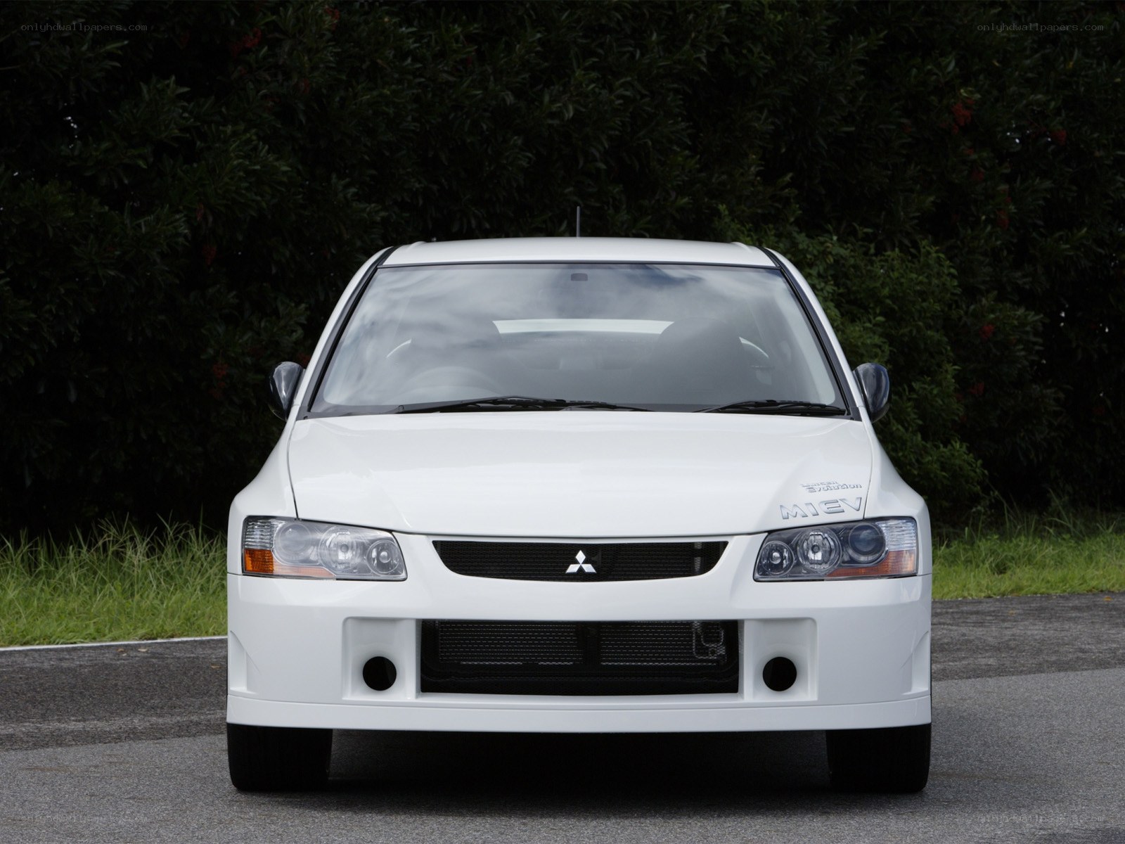 white mitsubishi lancer evolution