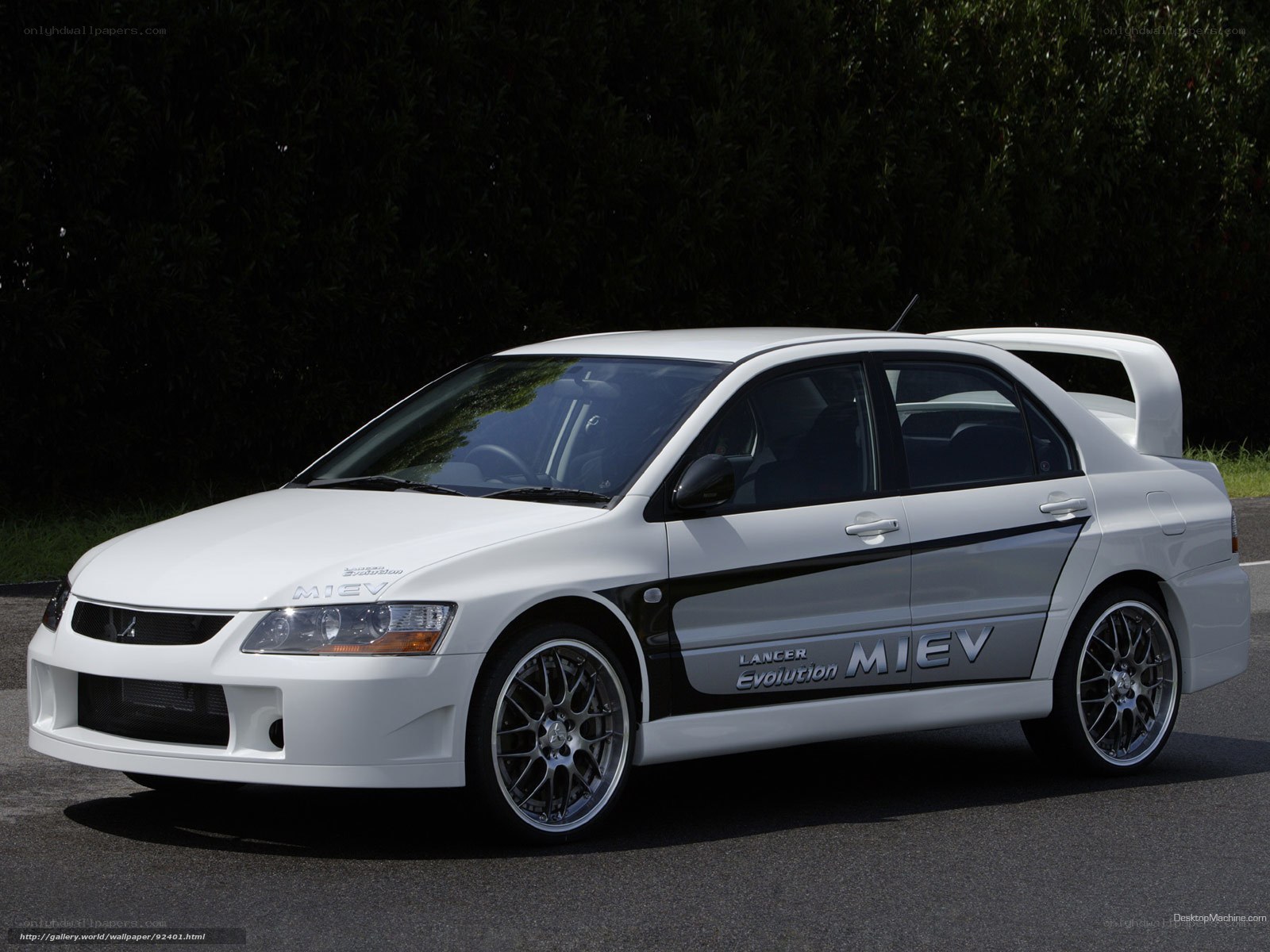 White Mitsubishi Lancer Evolution